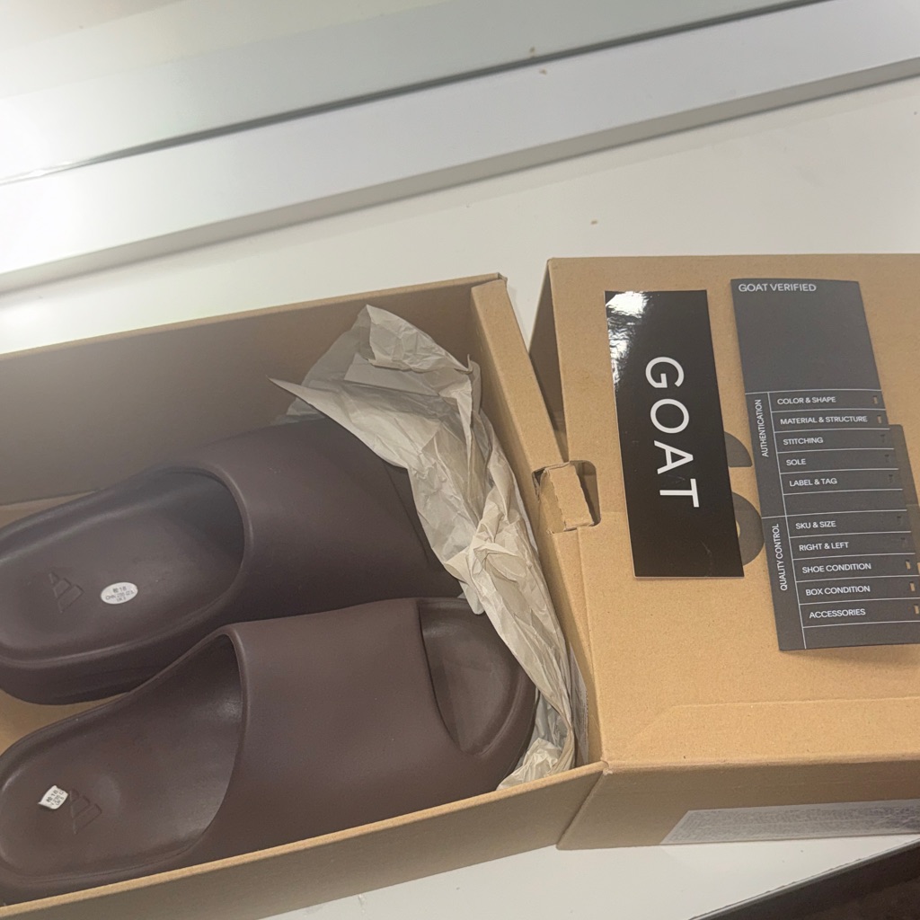 Yeezy Kids Sneakers In Soot Brown
